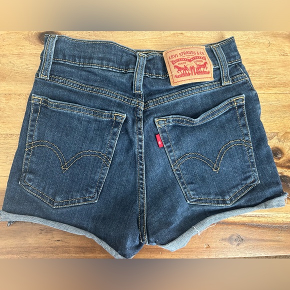 Levi's High Rise Short Shorts - Size 23 - Picture 2 of 3